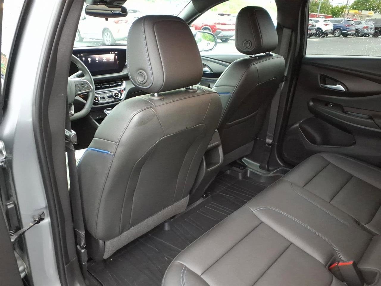 Used 2025 Buick Envista Sport Touring w/ Convenience I Package FWD image 9