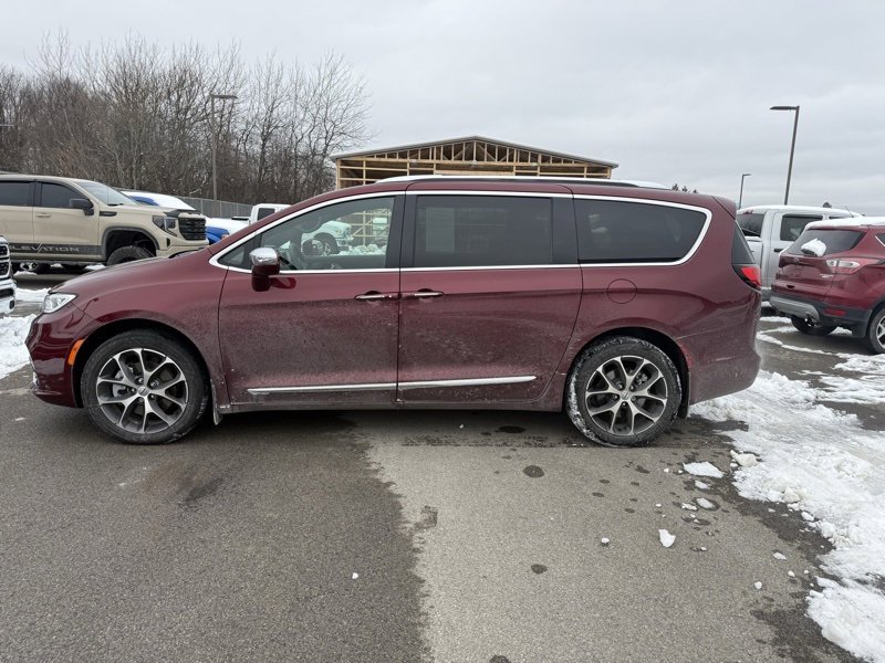 Used 2021 Chrysler Pacifica Limited image 9