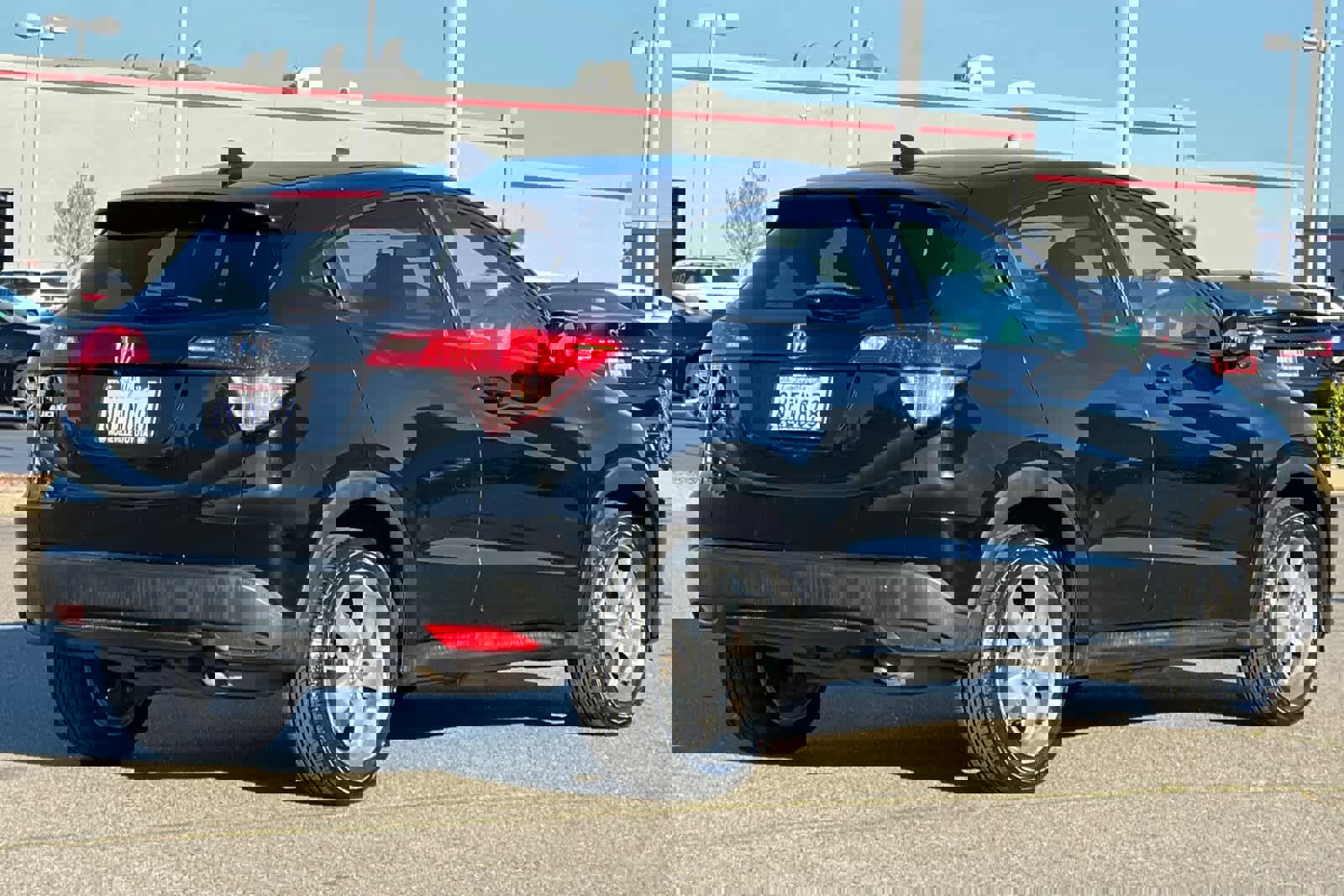 Used 2017 Honda HR-V EX image 2