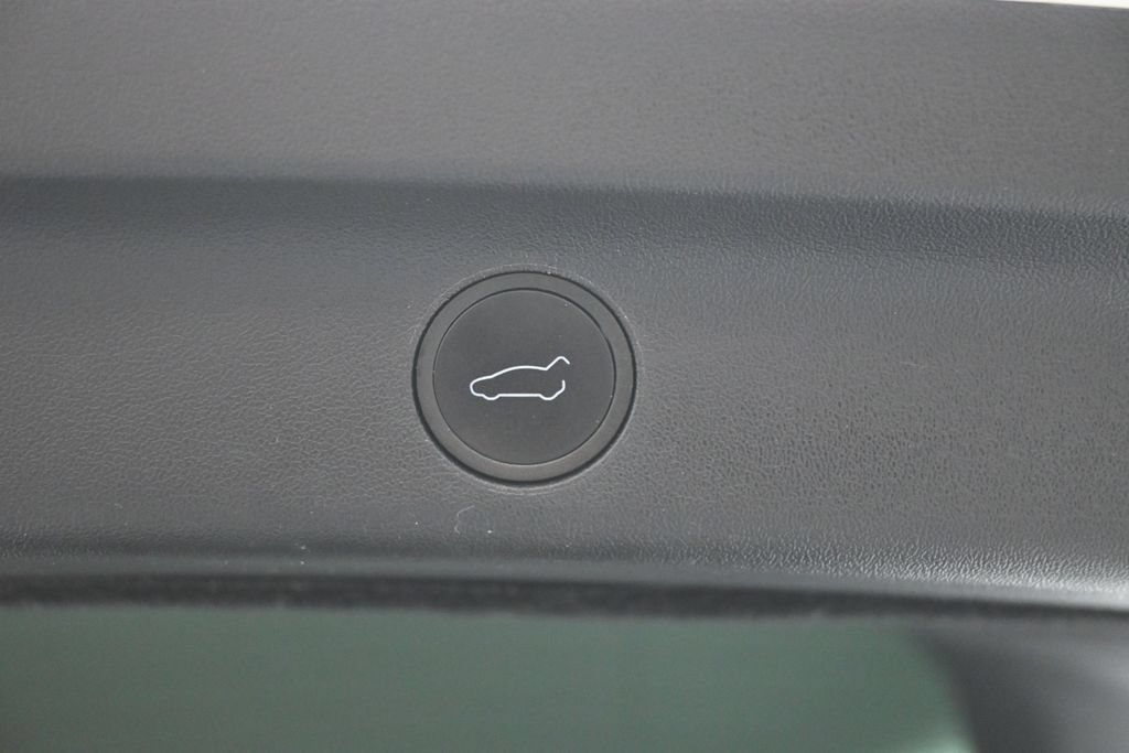 Used 2024 Tesla Model Y Long Range AWD/4WD image 23