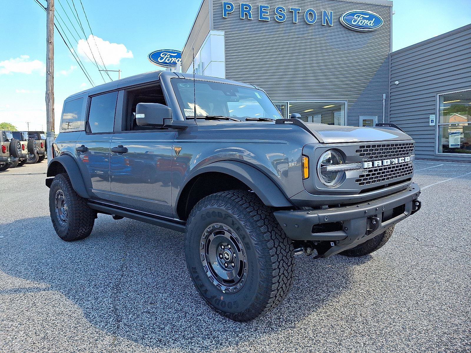 New 2025 Ford Bronco Badlands image 2