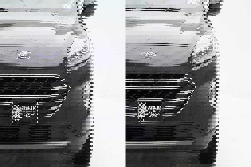 Used 2022 Ford Escape Titanium w/ Titanium Elite Package image 4