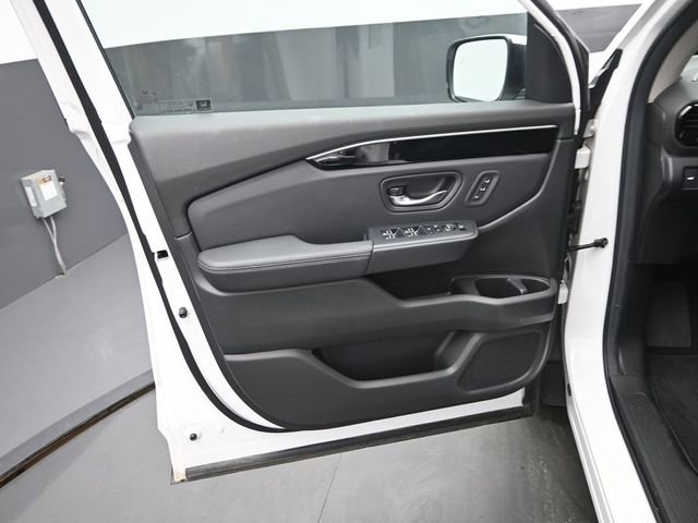 Used 2025 Honda Pilot EX-L image 12