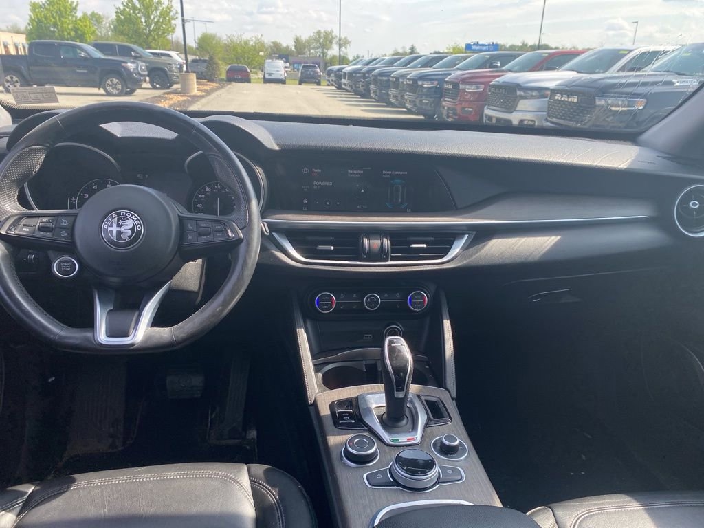 Used 2020 Alfa Romeo Stelvio Ti w/ Active Blind Spot Package AWD/4WD image 8