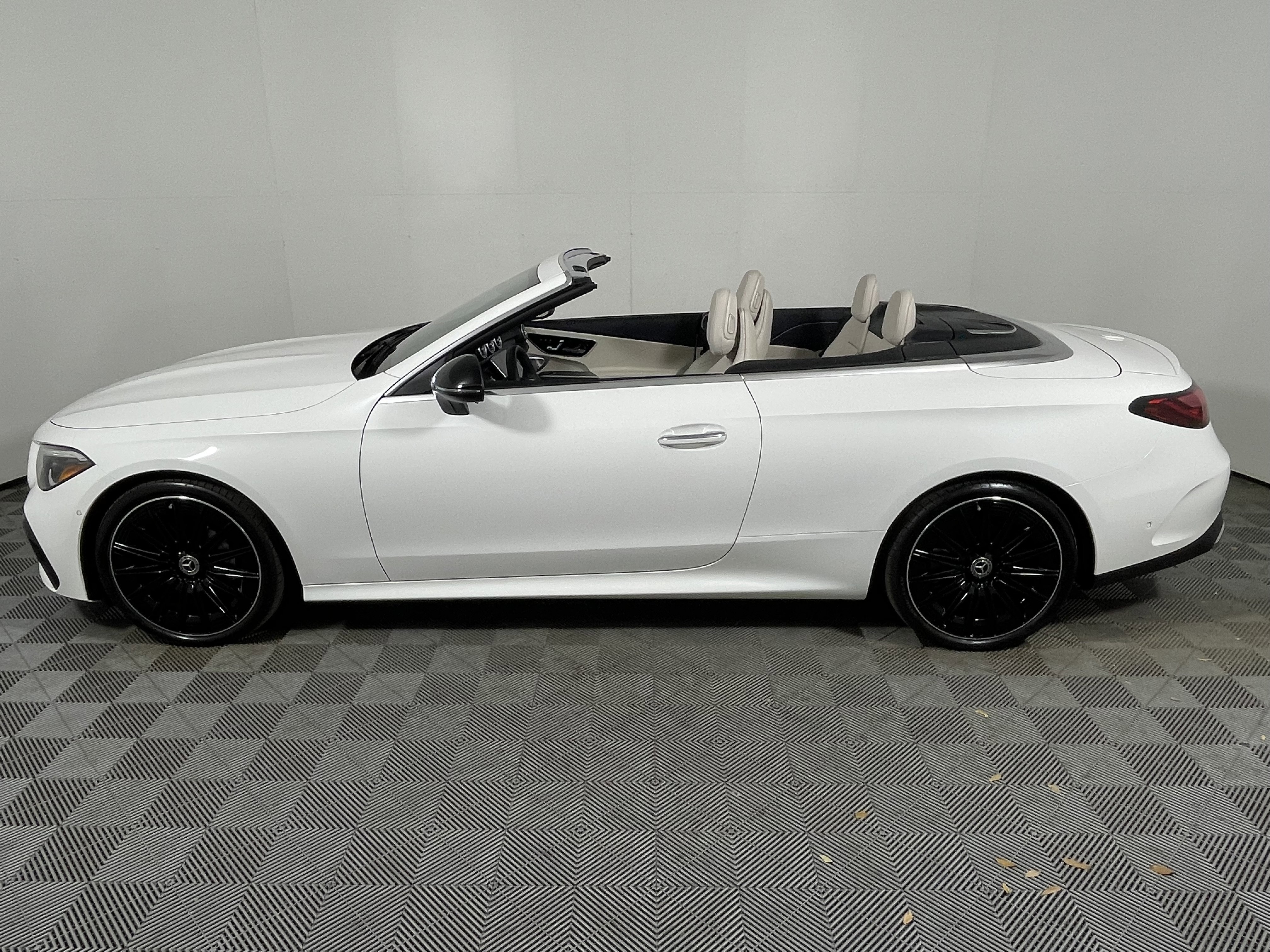 Certified 2026 Mercedes-Benz CLE 300 4MATIC Cabriolet image 2