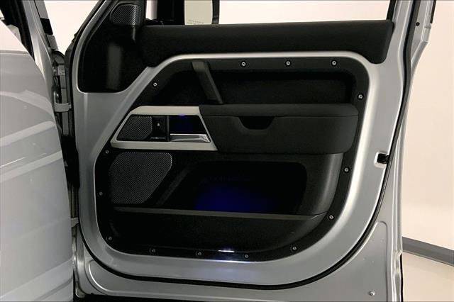 Used 2020 Land Rover Defender 110 SE image 25