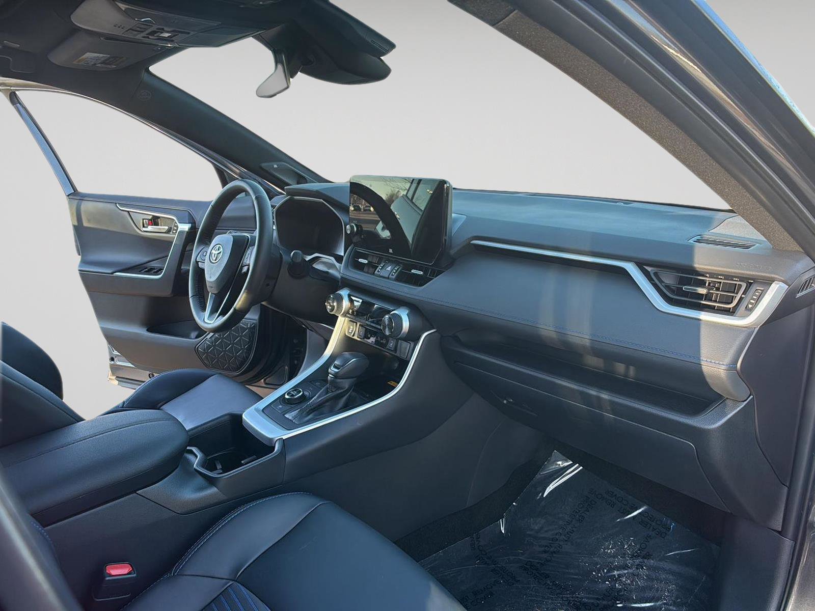 Used 2025 Toyota RAV4 XSE w/ Advanced Technology Package image 15