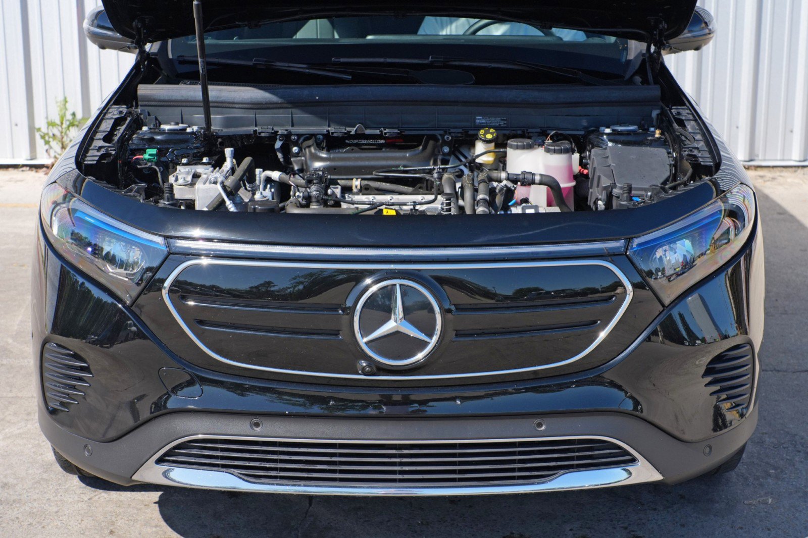 Used 2022 Mercedes-Benz EQB 350 4MATIC w/ Pinnacle Package image 7