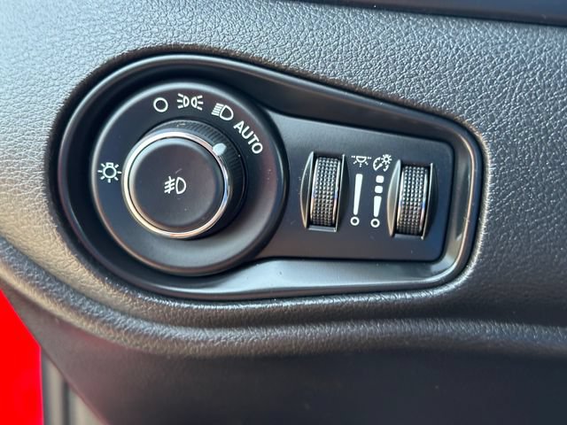 Used 2015 Jeep Renegade Latitude w/ Trailer Tow Group AWD/4WD image 33