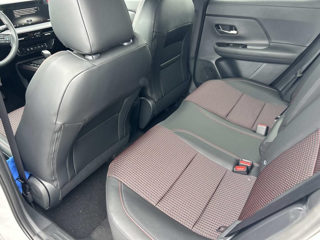 New 2026 Nissan Kicks SR FWD image 17