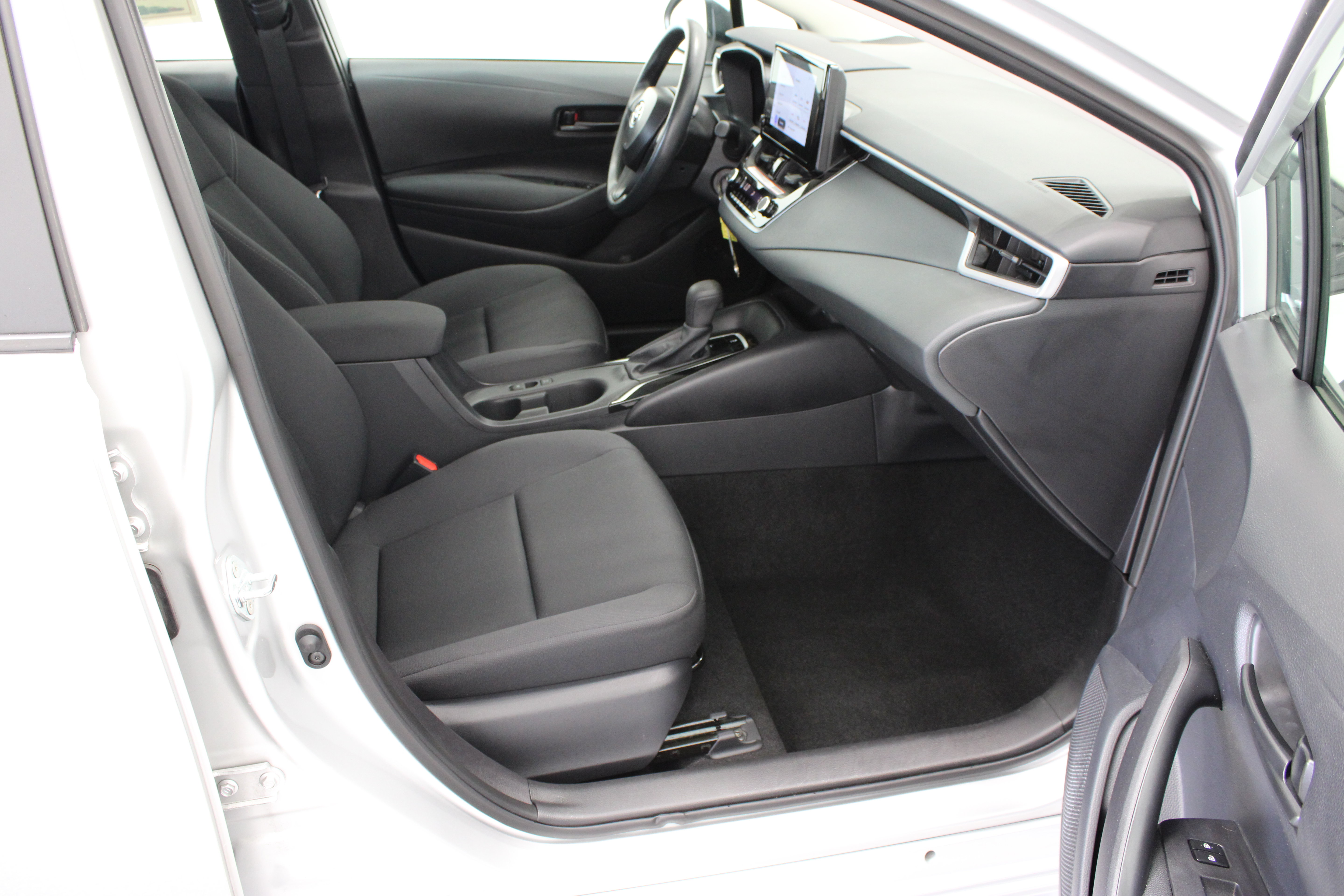 Used 2026 Toyota Corolla LE FWD image 34