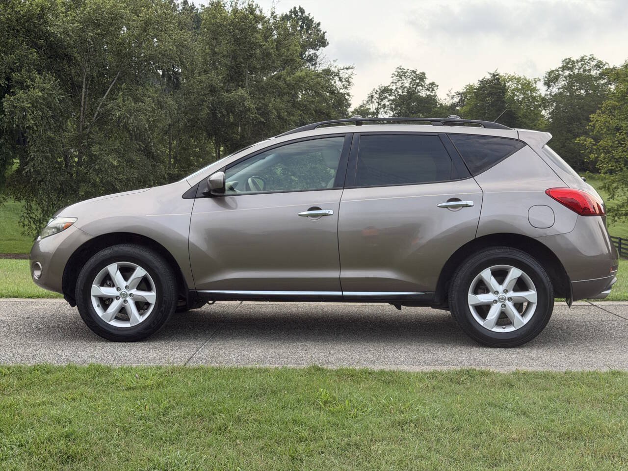 Used 2009 Nissan Murano SL w/ Technology Pkg FWD image 1