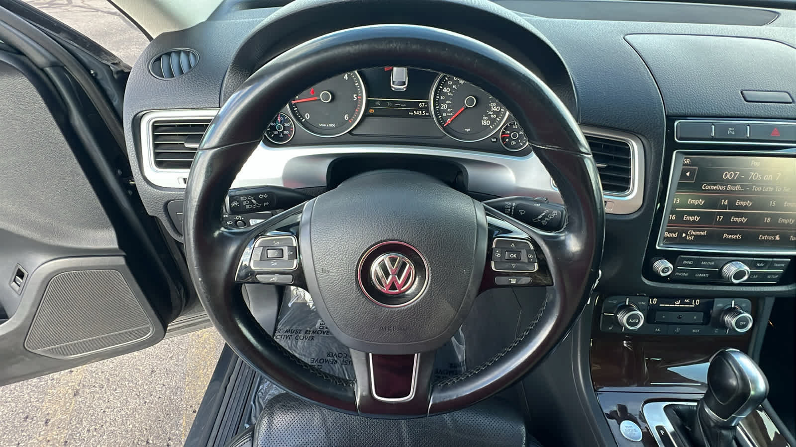Used 2016 Volkswagen Touareg TDI AWD/4WD image 18