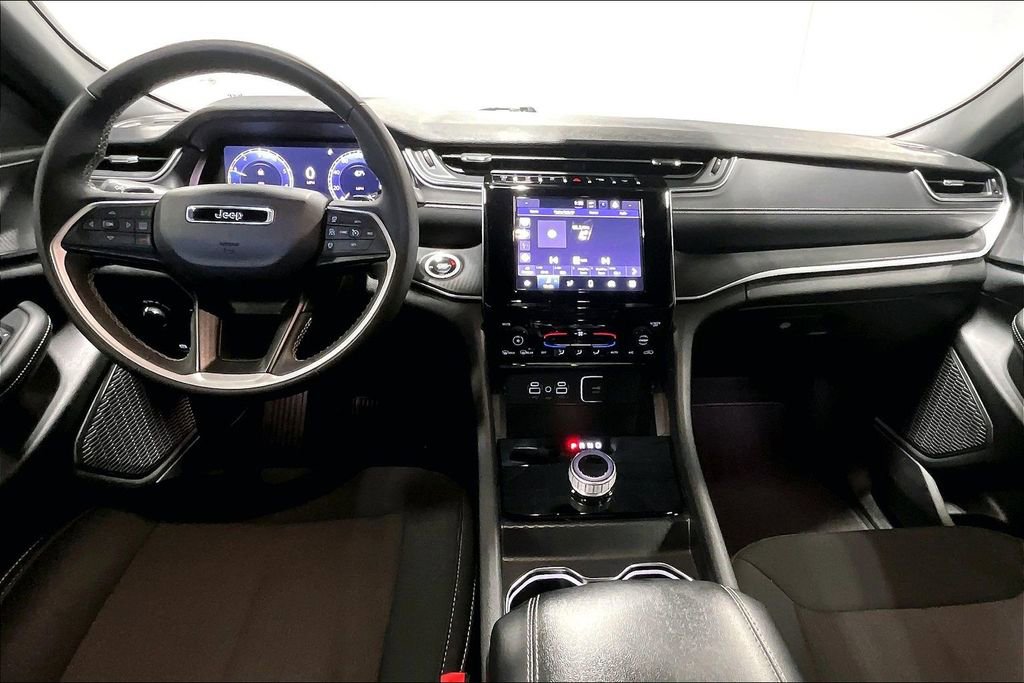 Used 2024 Jeep Grand Cherokee Laredo w/ Trailer Tow Package image 18