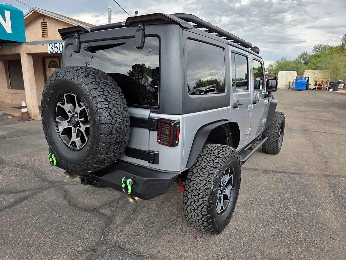 Used 2018 Jeep Wrangler Unlimited Sahara w/ Connectivity Group AWD/4WD image 8