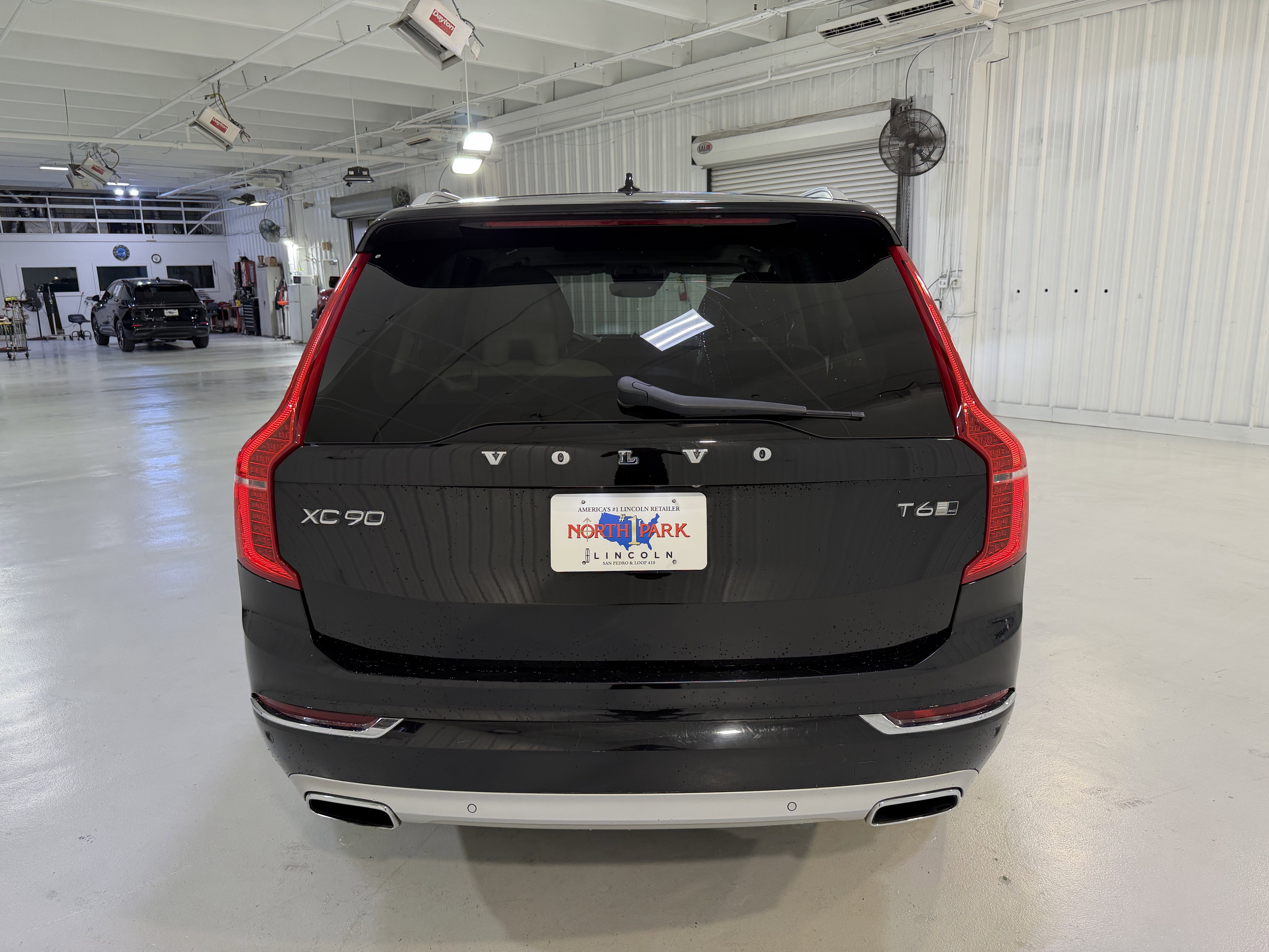 Used 2016 Volvo XC90 T6 Inscription w/ Vision Package AWD/4WD image 4