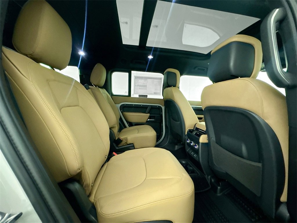 New 2026 Land Rover Defender 130 X-Dynamic SE image 27