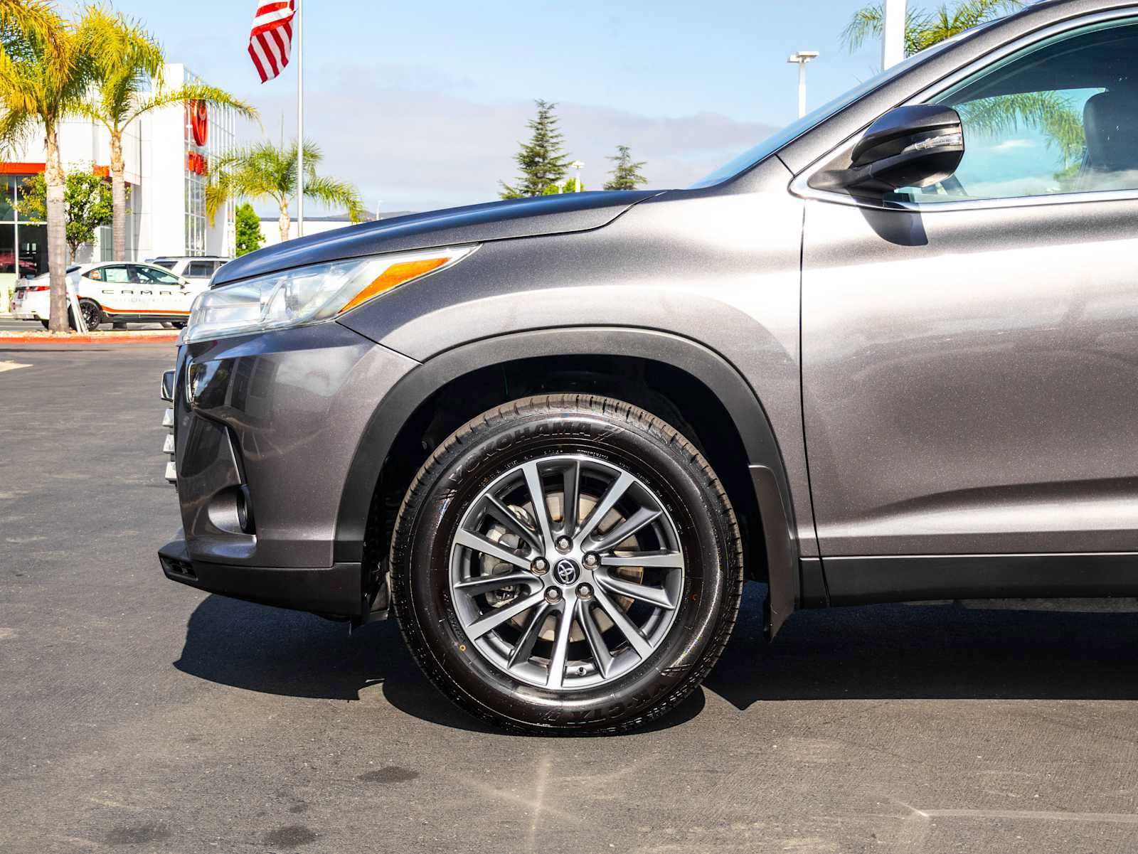 Certified 2019 Toyota Highlander XLE FWD image 5