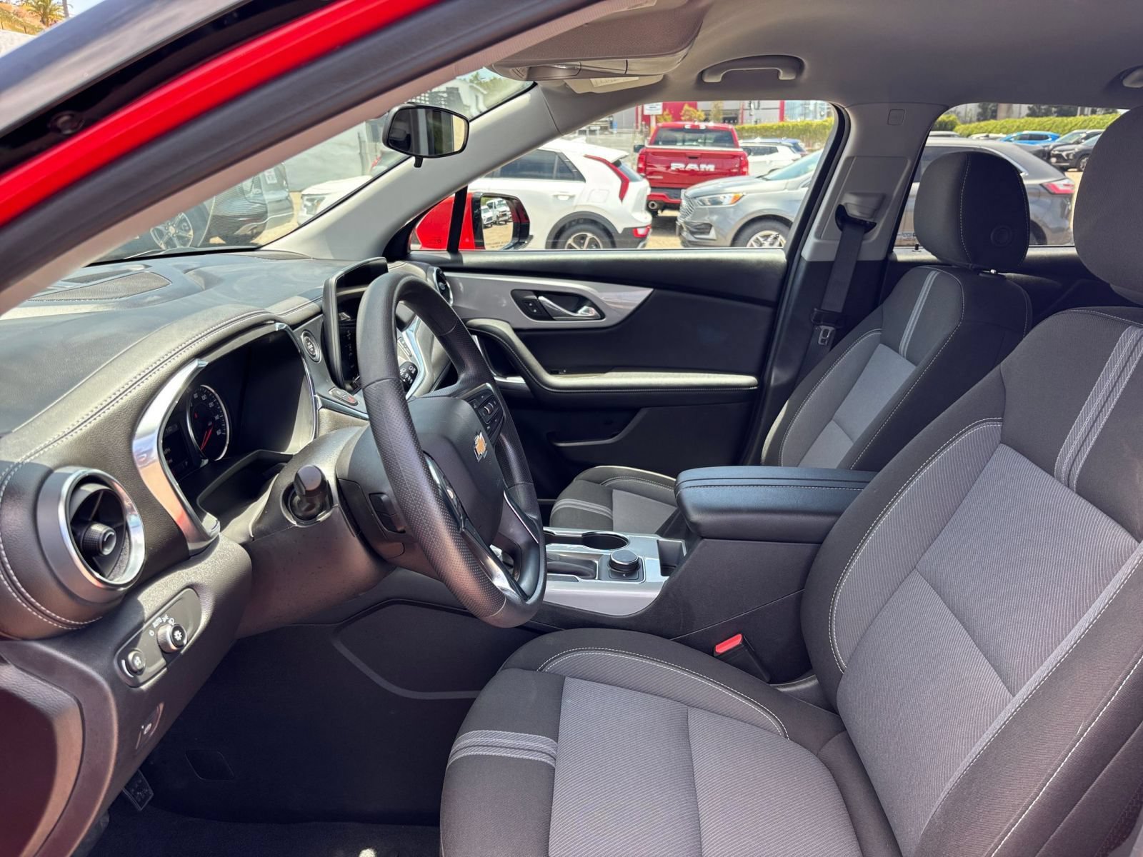 Used 2025 Chevrolet Blazer LT FWD image 27