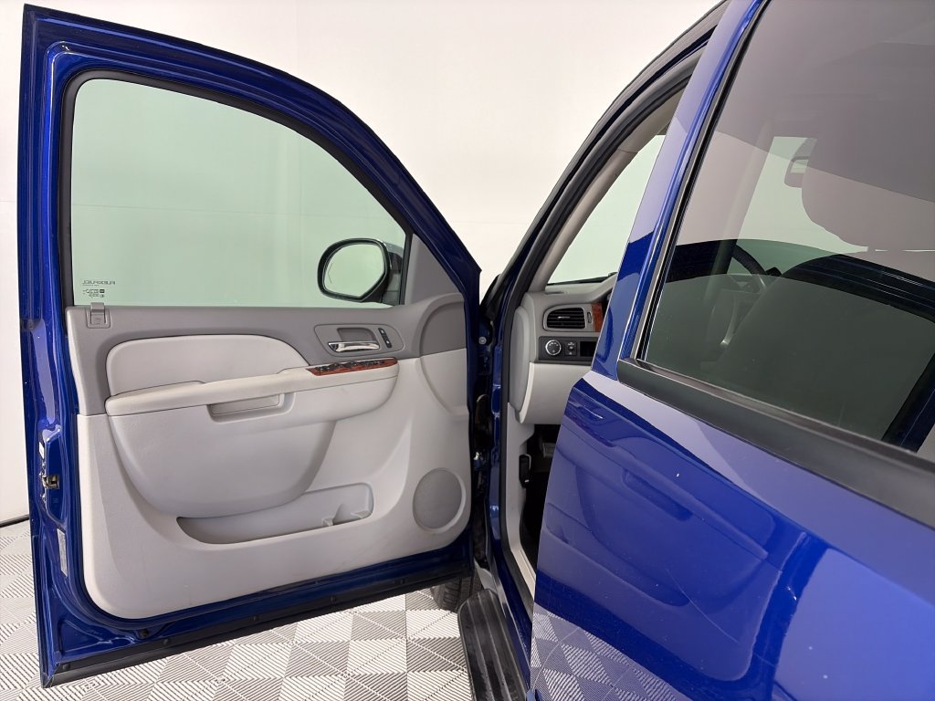 Used 2013 Chevrolet Avalanche LT w/ Texas Edition RWD image 10