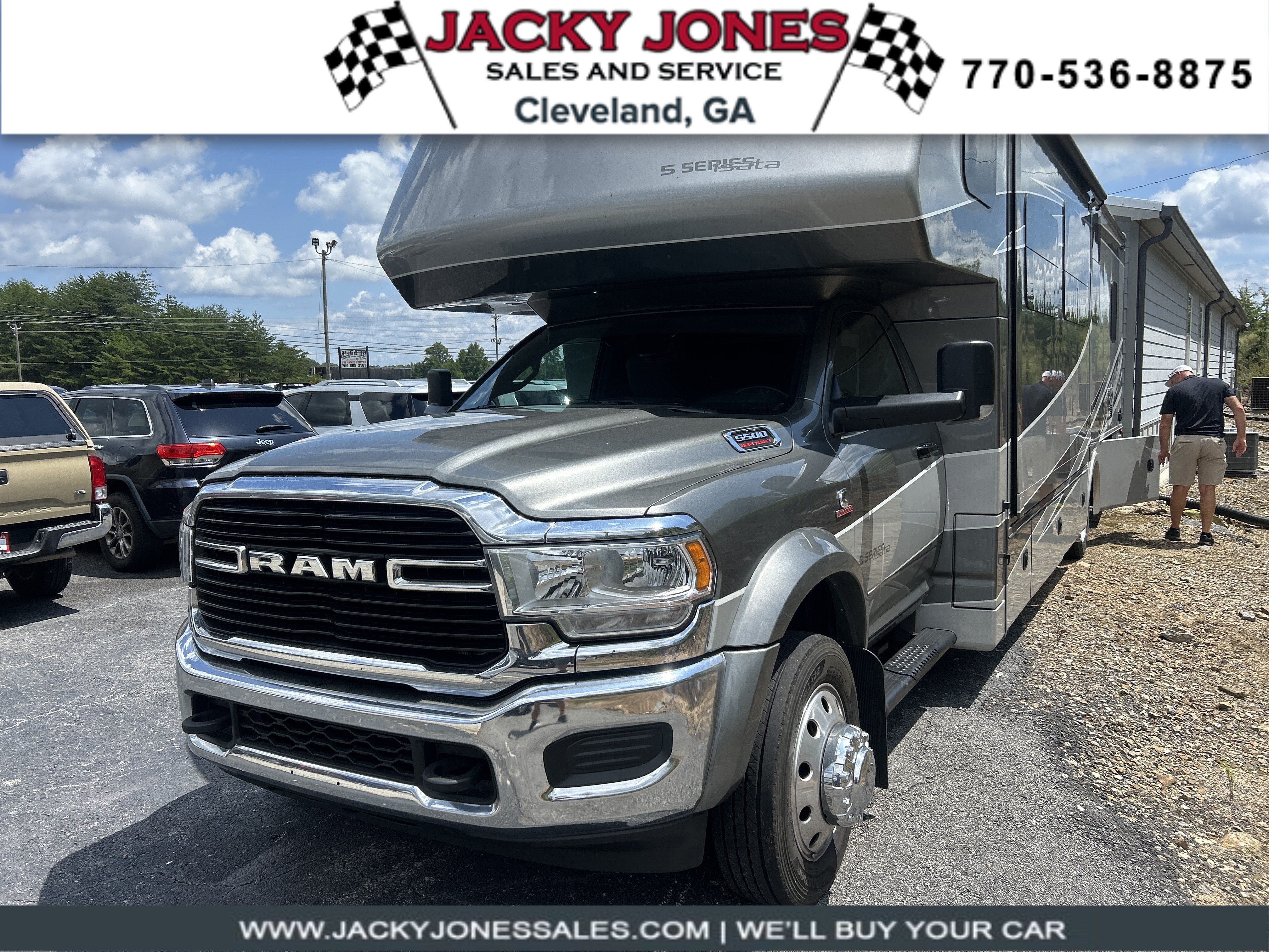 Used 2021 RAM 5500 SLT w/ Quick Order Package 2YG SLT AWD/4WD image 1