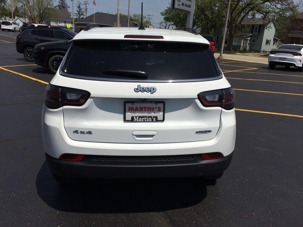 Used 2023 Jeep Compass Latitude w/ Sun and Sound Group AWD/4WD image 36