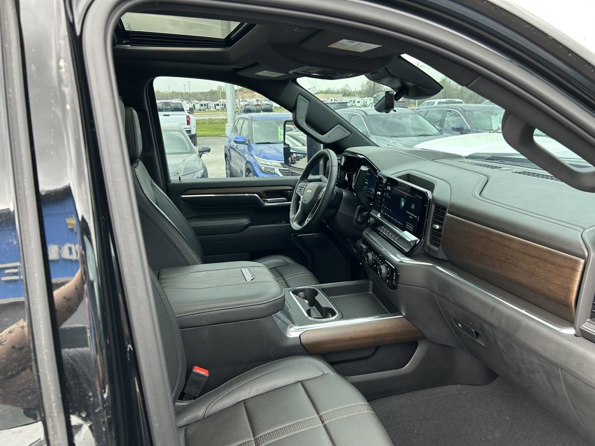 Used 2024 Chevrolet Silverado 3500 High Country w/ High Country Premium Package image 12