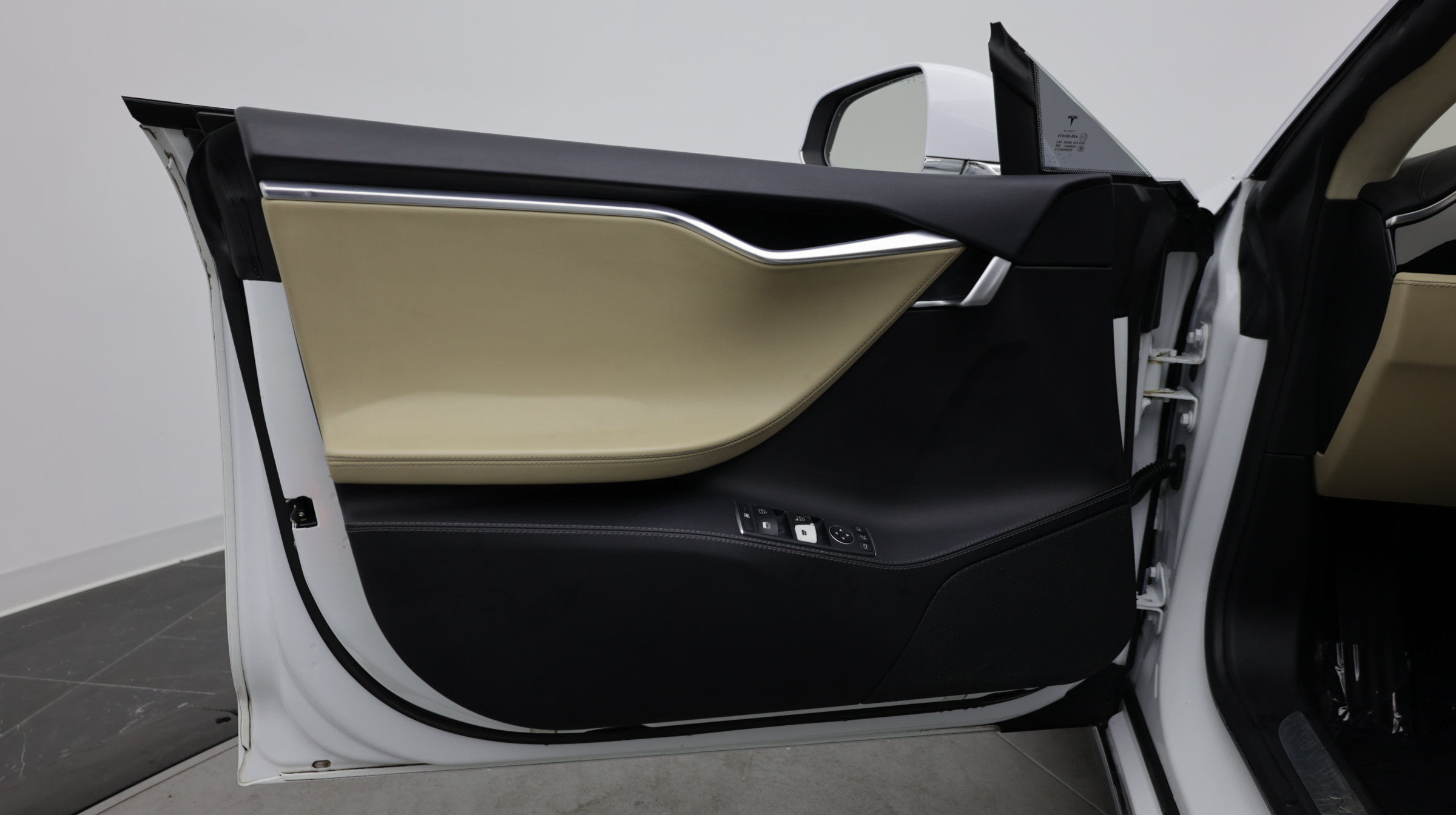 Used 2016 Tesla Model S 70 RWD image 8
