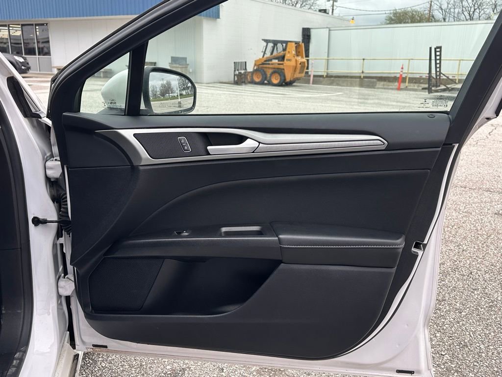 Used 2020 Ford Fusion SE image 23