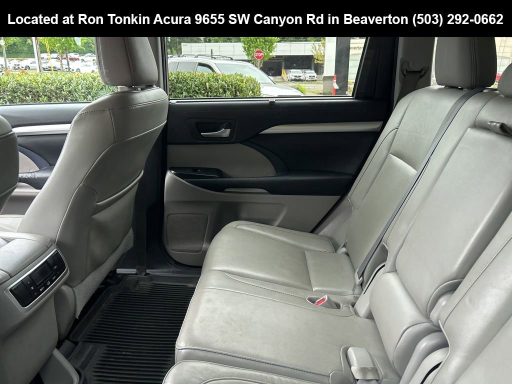 Used 2016 Toyota Highlander XLE AWD/4WD image 10