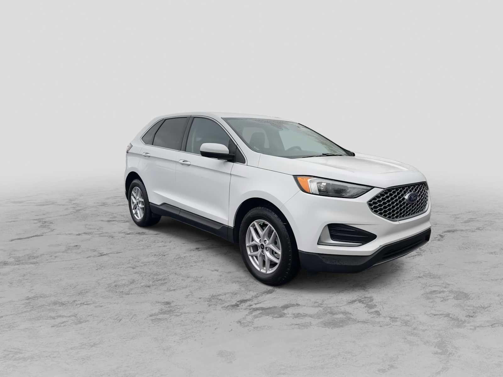 Used 2024 Ford Edge SEL image 2