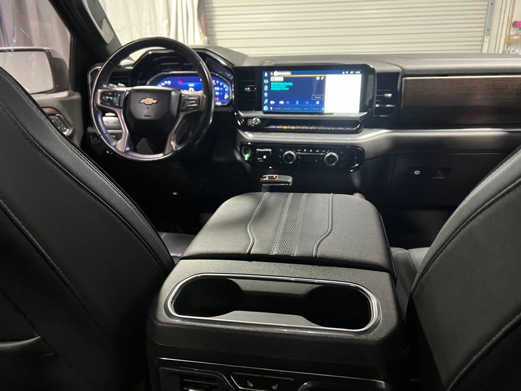 Used 2023 Chevrolet Silverado 1500 High Country image 16