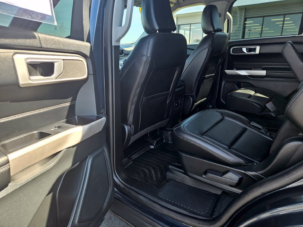 Used 2023 Ford Explorer XLT w/ Equipment Group 202A AWD/4WD image 19