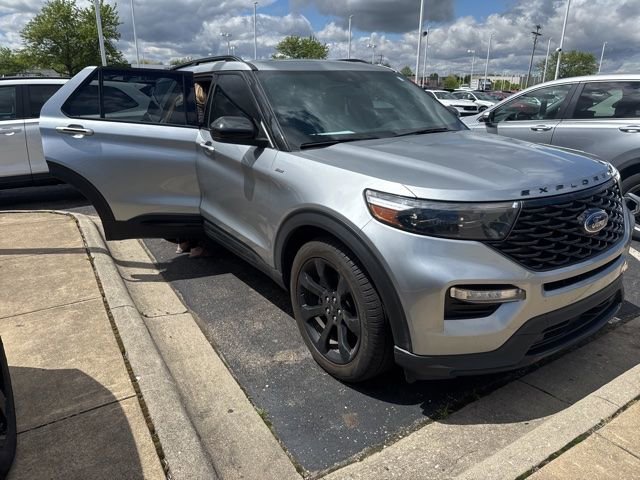 Used 2023 Ford Explorer ST-Line w/ Class IV Trailer Tow Package AWD/4WD image 8