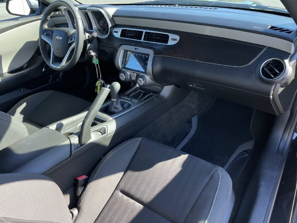 Used 2015 Chevrolet Camaro LS RWD image 24