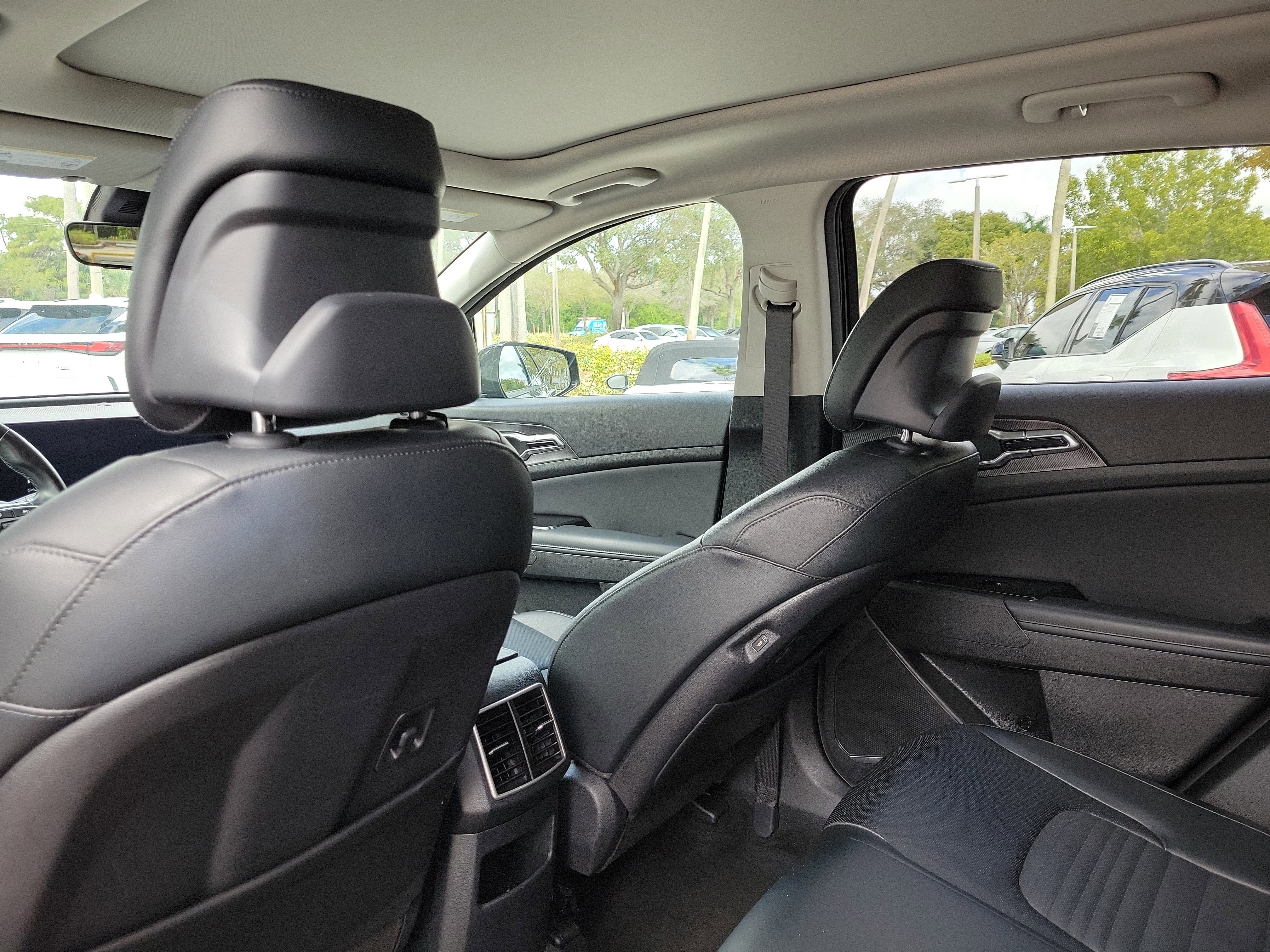 Used 2023 Kia Sportage SX image 10