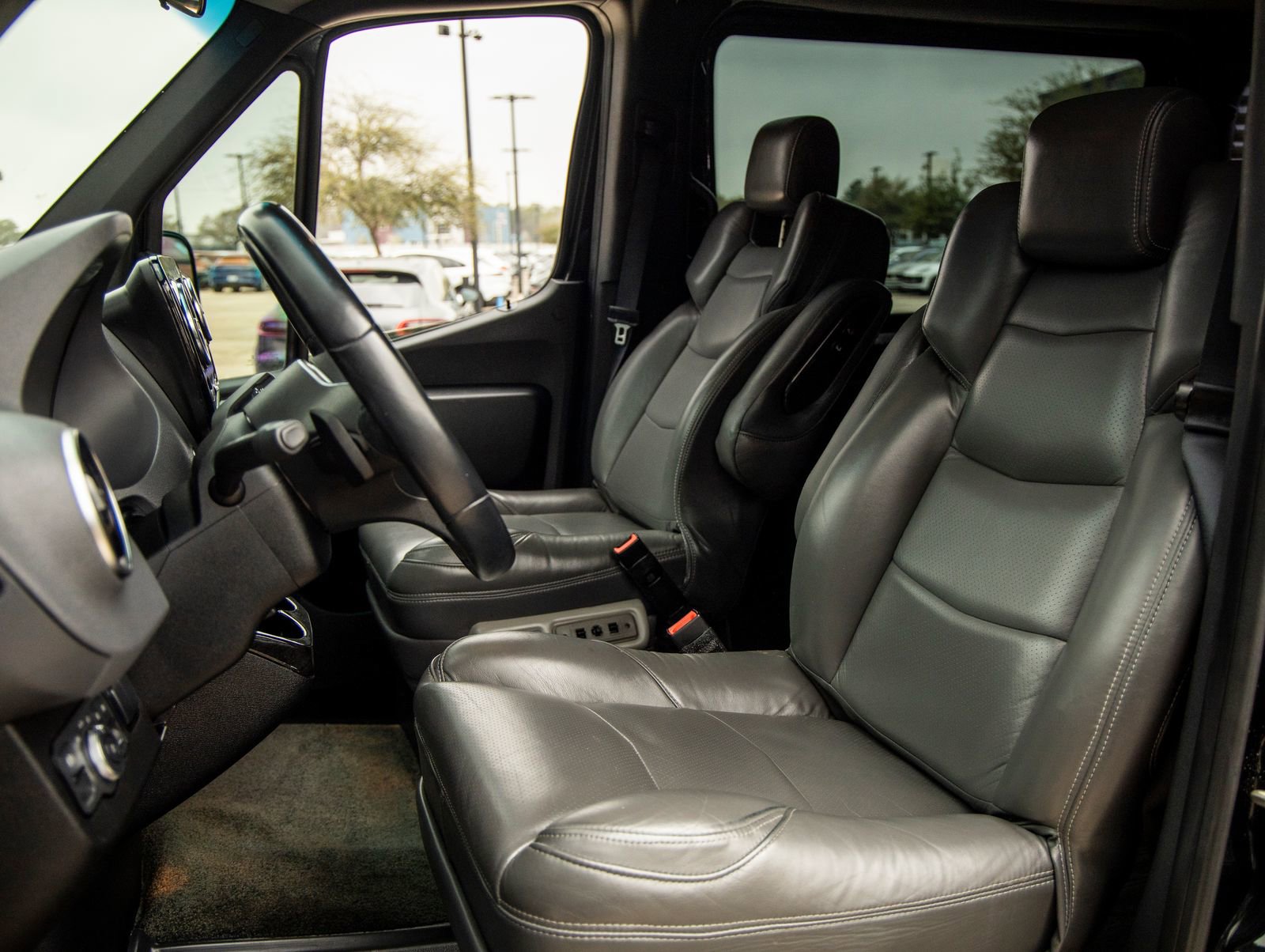 Used 2020 Mercedes-Benz Sprinter 2500 image 21