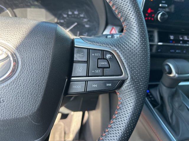 Used 2023 Toyota Sienna XSE image 21