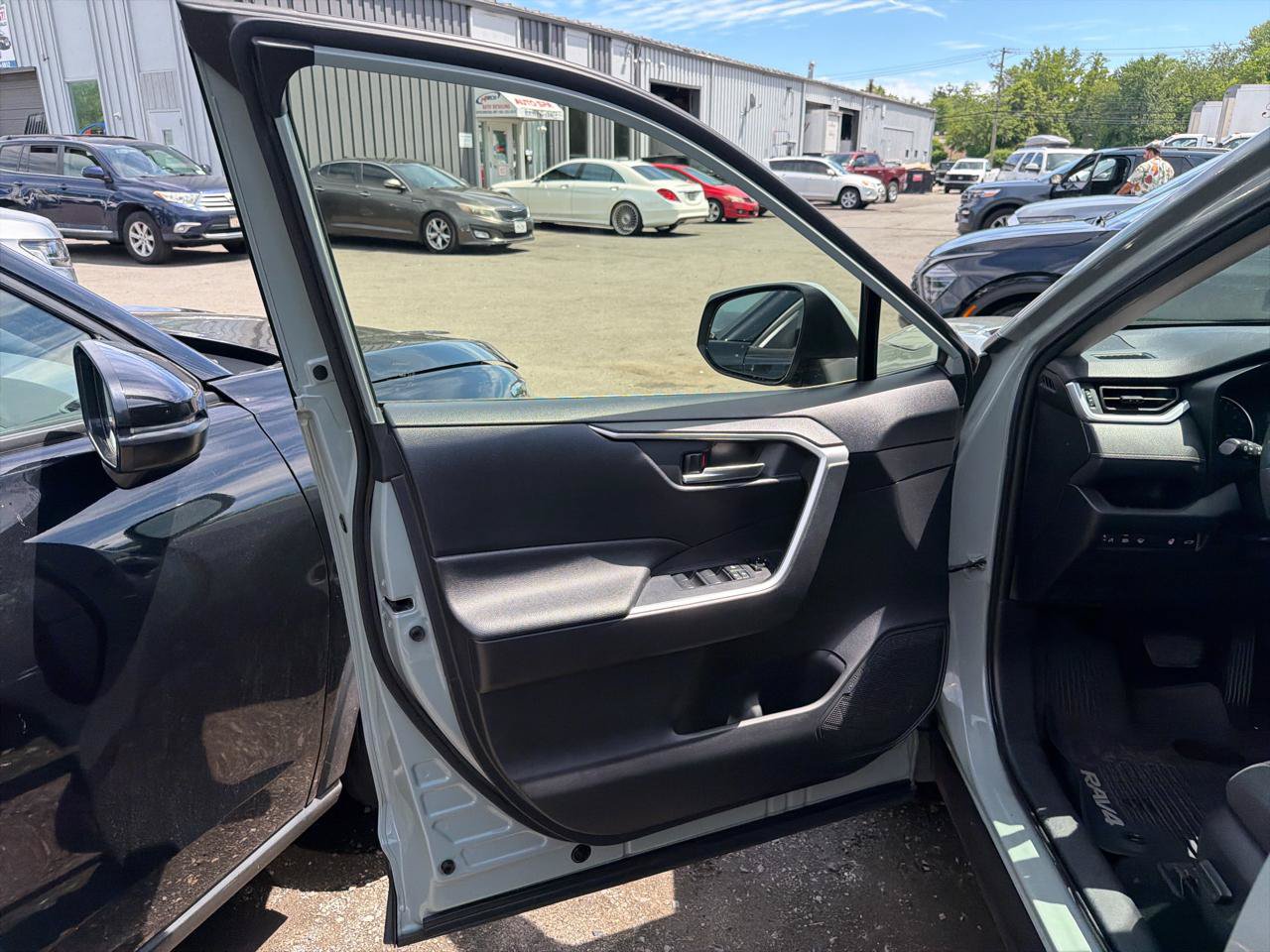 Used 2019 Toyota RAV4 XLE w/ Convenience Package AWD/4WD image 17