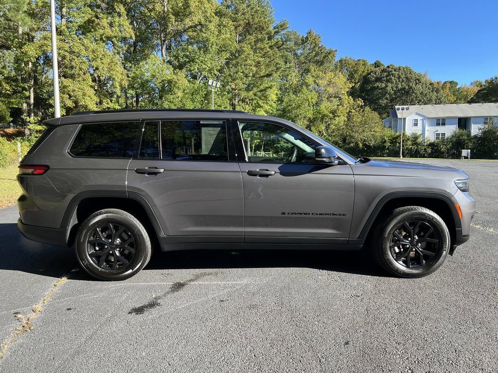 Certified 2024 Jeep Grand Cherokee L Laredo AWD/4WD image 2