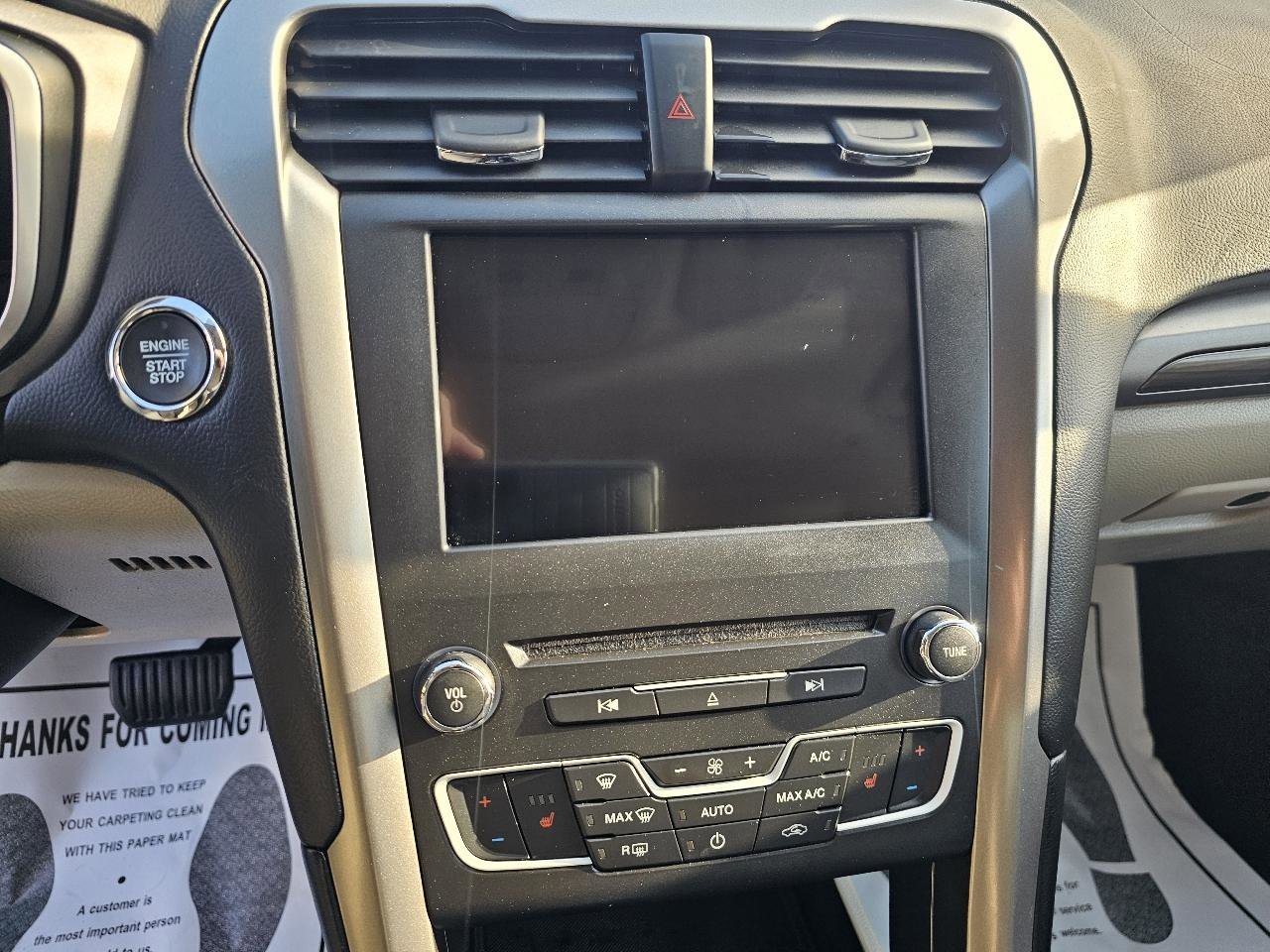 Used 2018 Ford Fusion SE w/ Equipment Group 602A FWD image 24