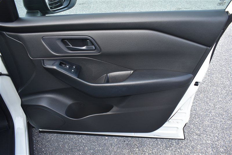 Used 2024 Nissan Rogue S AWD/4WD image 26