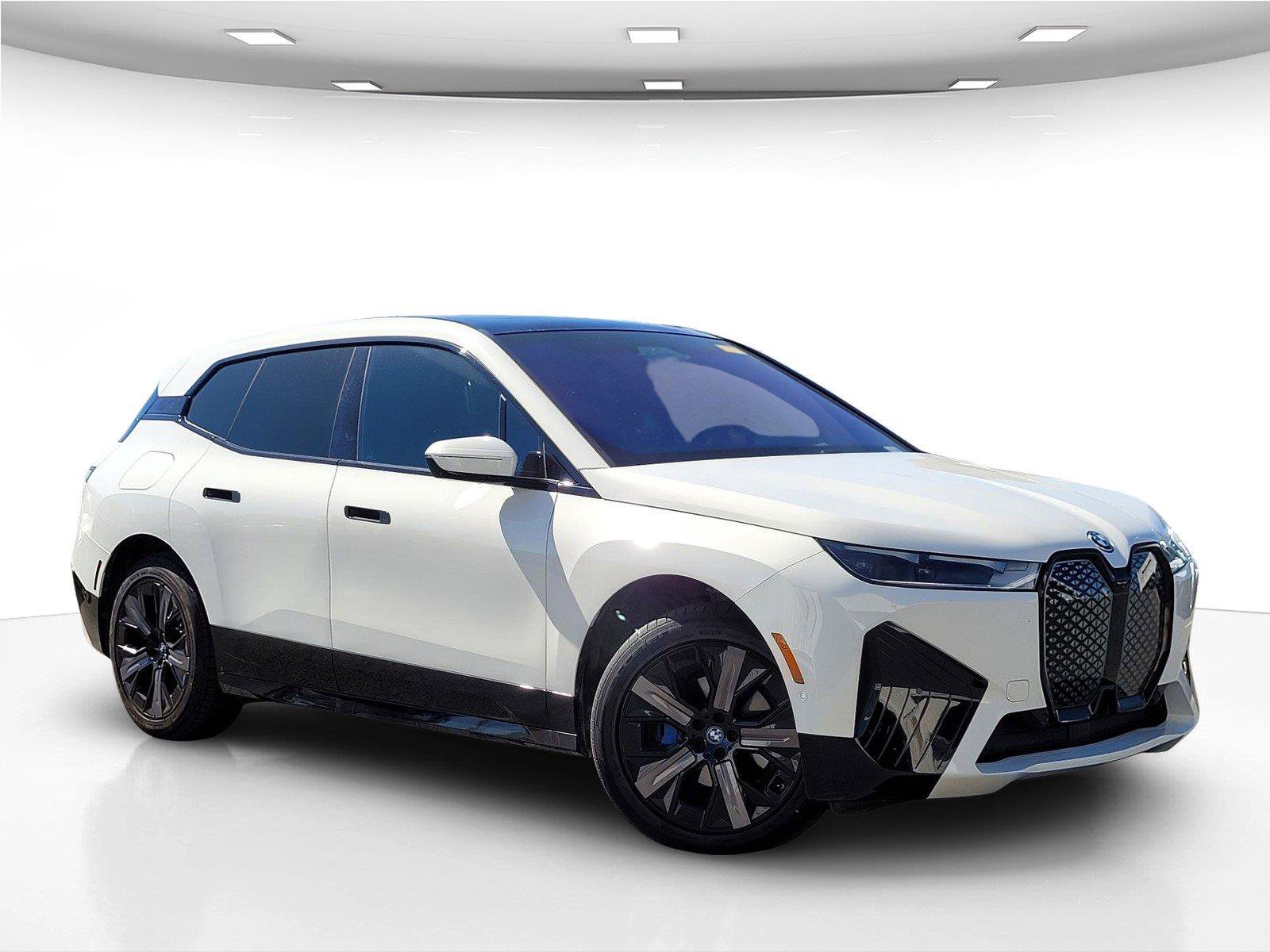 Used 2024 BMW iX xDrive50 w/ Premium Package AWD/4WD image 2