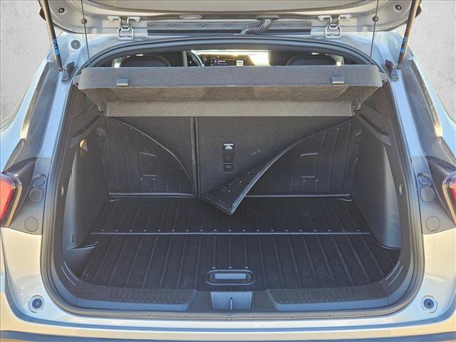Used 2025 Chevrolet Trax RS FWD image 6