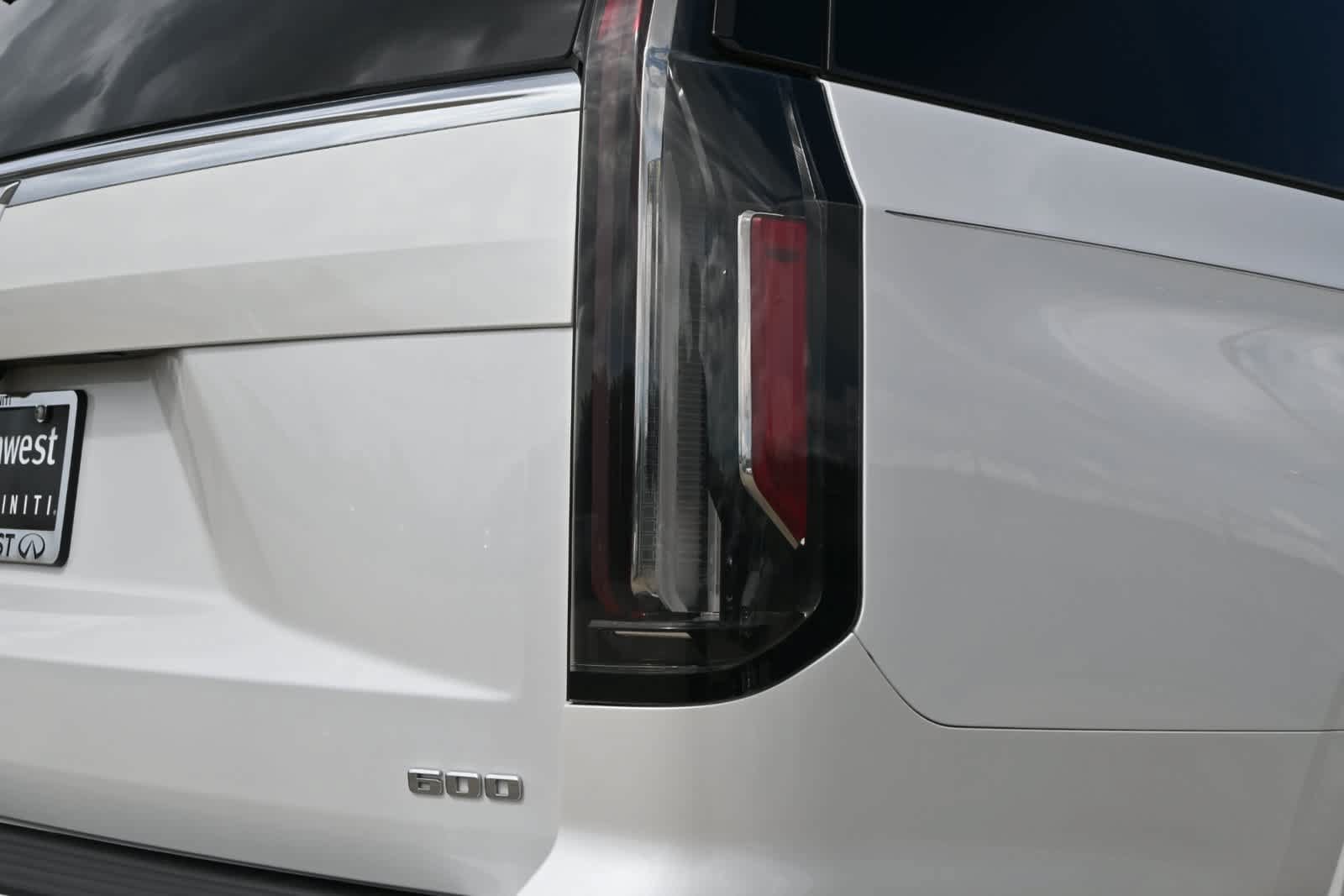 Used 2024 Cadillac Escalade Luxury RWD image 21