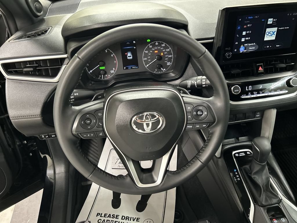 Used 2025 Toyota Corolla Cross AWD Hybrid w/ Moonroof Package image 4