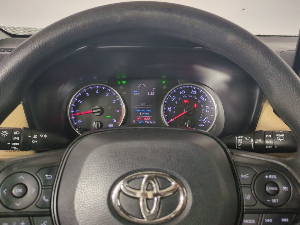 Used 2020 Toyota RAV4 XLE w/ Convenience Package FWD image 34