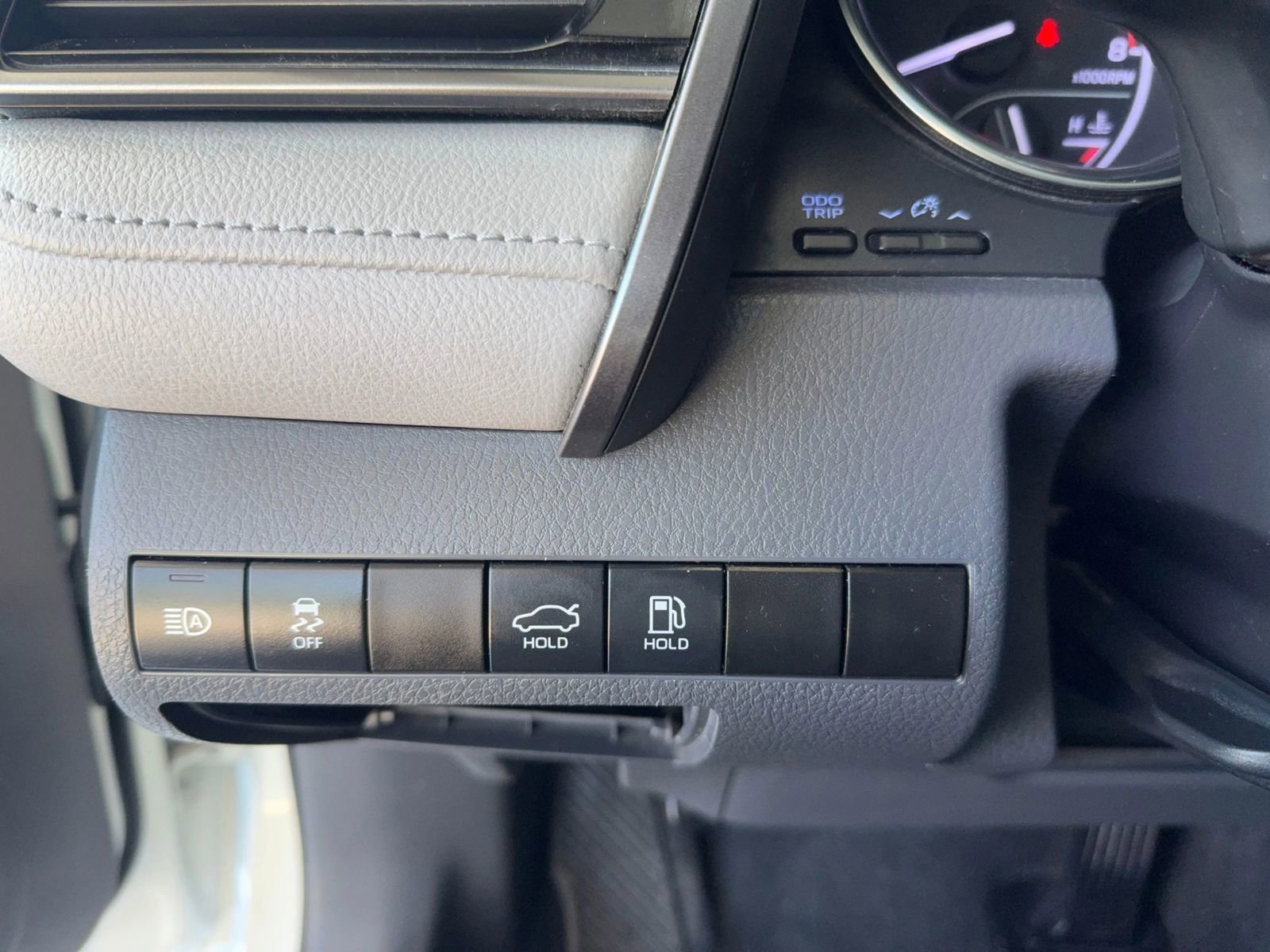 Used 2020 Toyota Camry LE FWD image 40