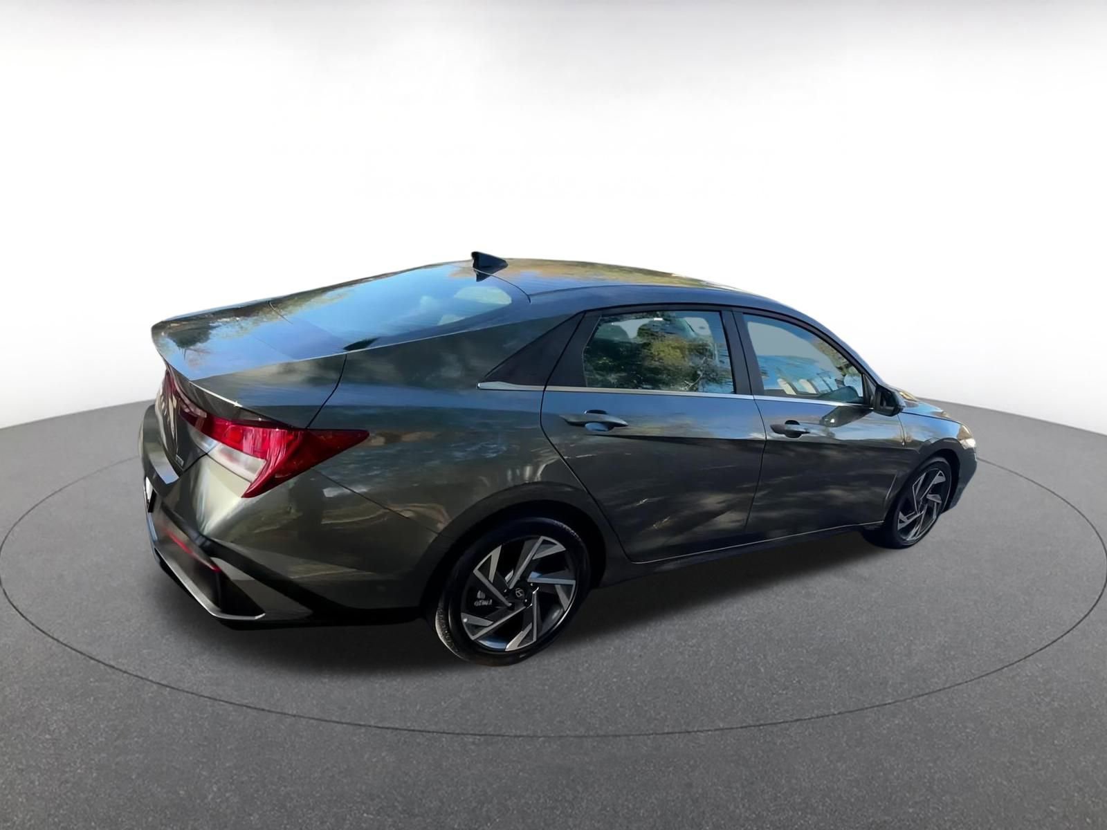 Used 2025 Hyundai Elantra Limited image 15