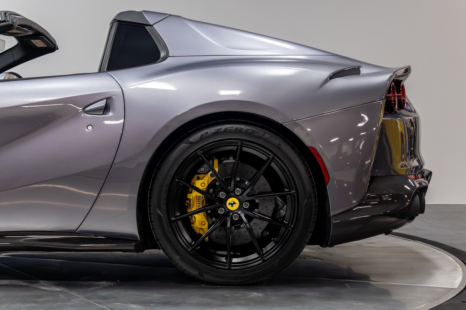 Used 2021 Ferrari 812 GTS image 33